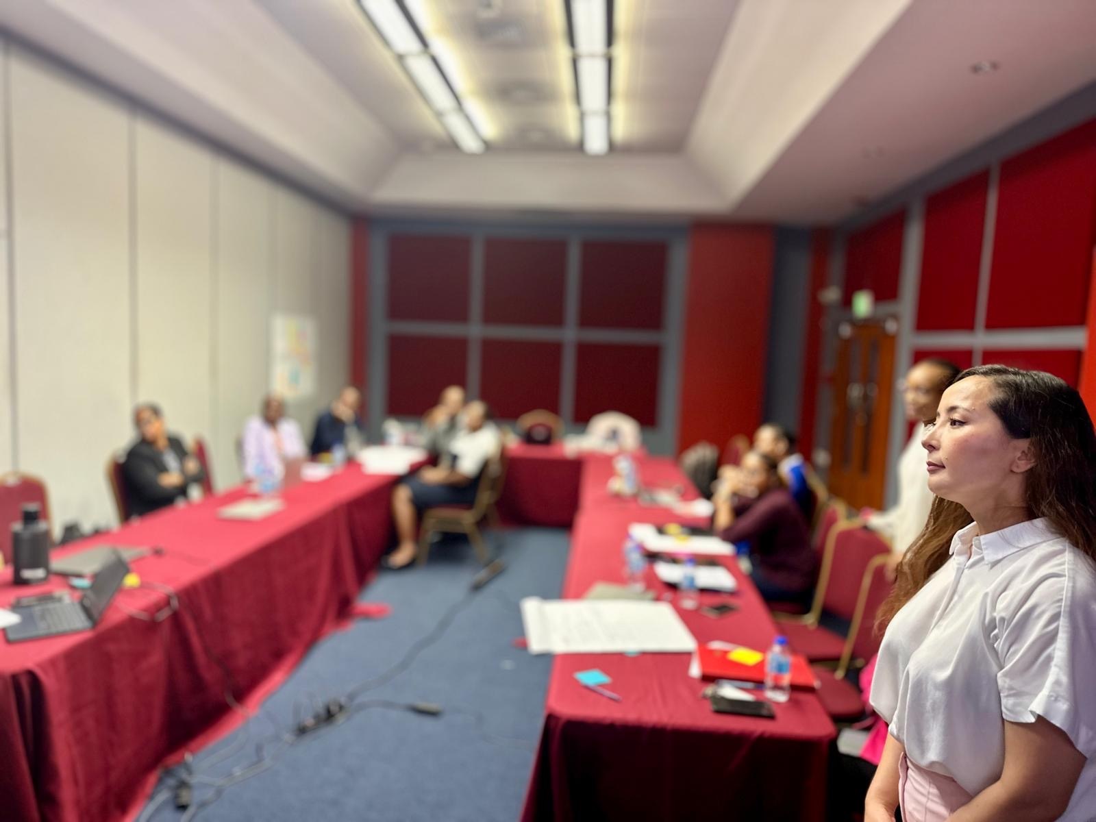 Э.Ганзул: Тийм ээ, би Засгийн газруудад зөвлөгөө өгдөг ажилтай