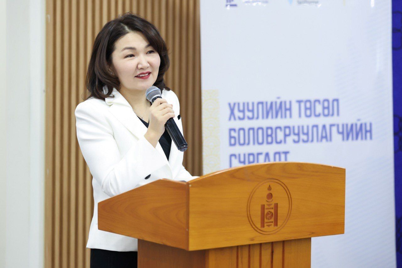 Л.Өлзийсайхан: Хуулиа амин сүнстэй байлгахын тулд Монголынхоо хөрс ус, хүн ардынхаа уламжлал,  заншлыг ч мэдэх ёстой