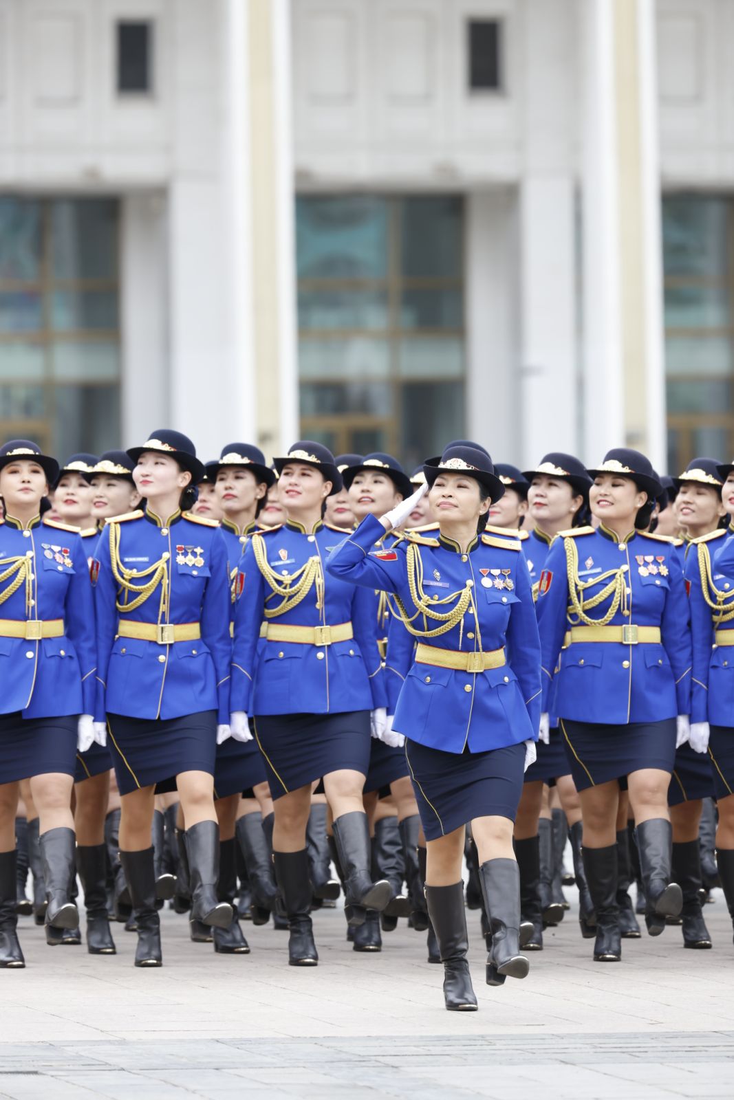 Ц.Онон: Хувцсаа дүрмийн дагуу өмсөөд, гутлаа тосолж, үсээ жимбийтэл нь боогоод алхах сайхан