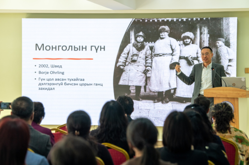 Ларсон гүн “Гуйлгачид нь хүртэл морь унадаг монгол”